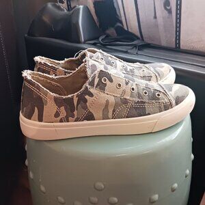 Madden Girl Camo Sneakeer